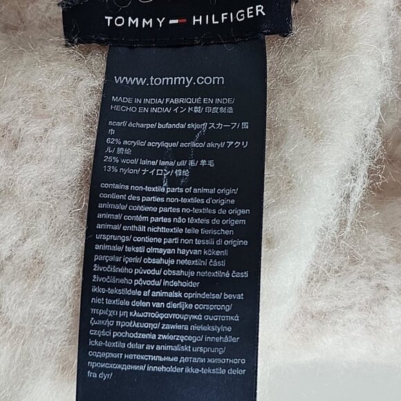 TOMMY HILFIGER WOOL BLEND SCARF/SHAWL! Like New ๐๐ - Picture 10 of 14